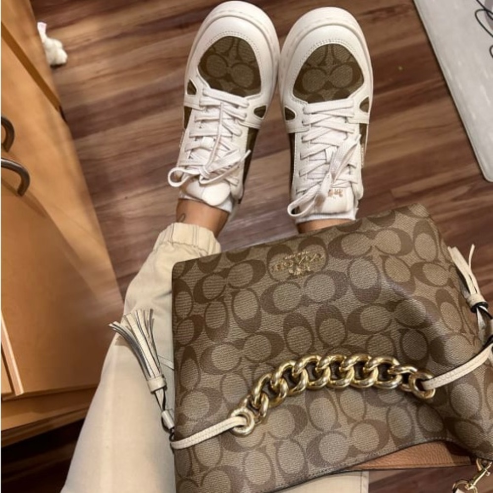 Meet your Posher, Brenda